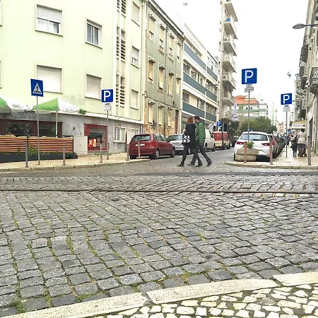 Host بيت شباب