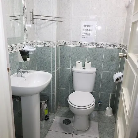 Host بيت شباب *